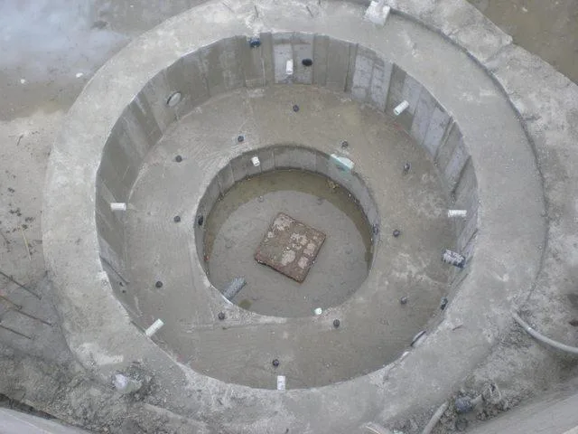 Eingebaute Hydromassage während des Baus