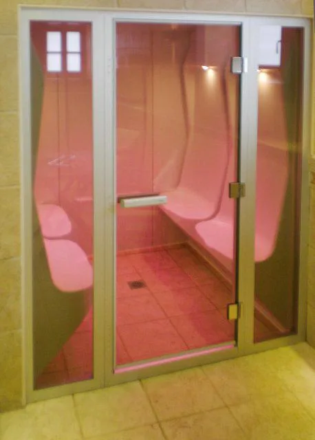 Dampfbadkabine mit farbwechselnder Beleuchtung