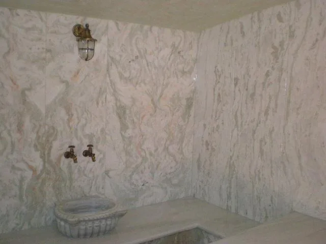 Abschließendes Hamam mit Marmoroberfläche