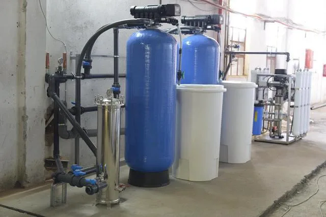 Disposición de ablandamiento y ósmosis inversa.