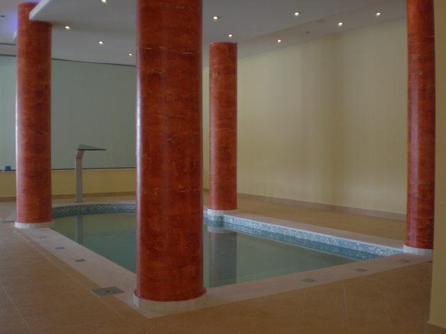 Piscina interna di idroterapia in area SPA