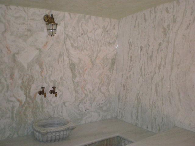 Τελική μορφή του χαμάμ μετά την επένδυση μαρμάρου