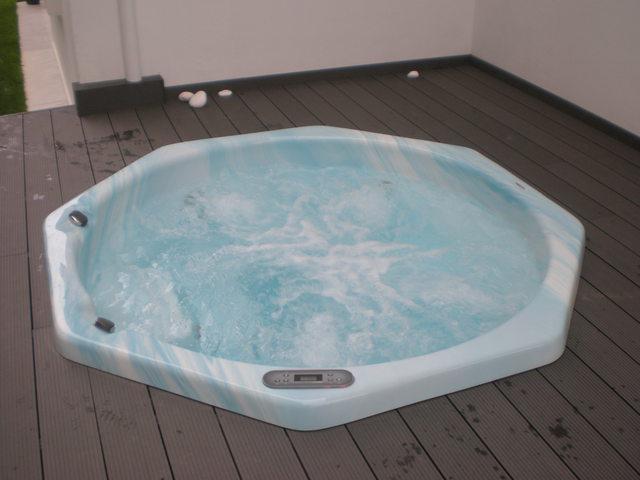Vasca di idromassaggio in funzione